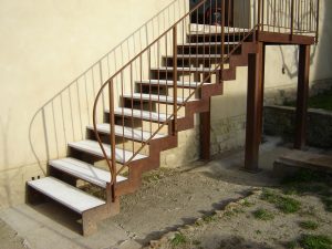 Scala esterna con struttura in ferro